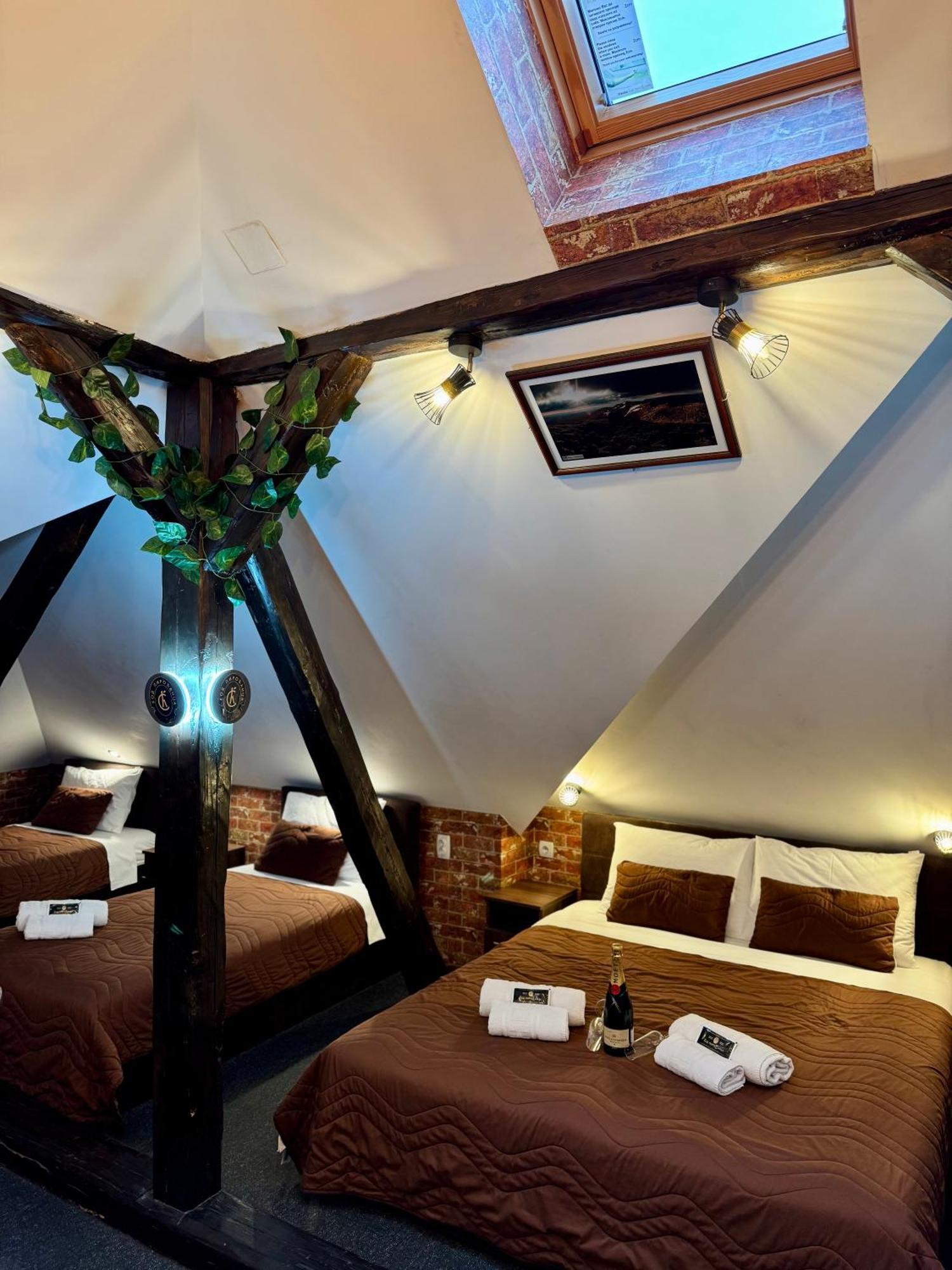 Pirocanac Rooms & Restaurant "Breakfast-Lunch-Dinner" ปิโรต์ ภายนอก รูปภาพ