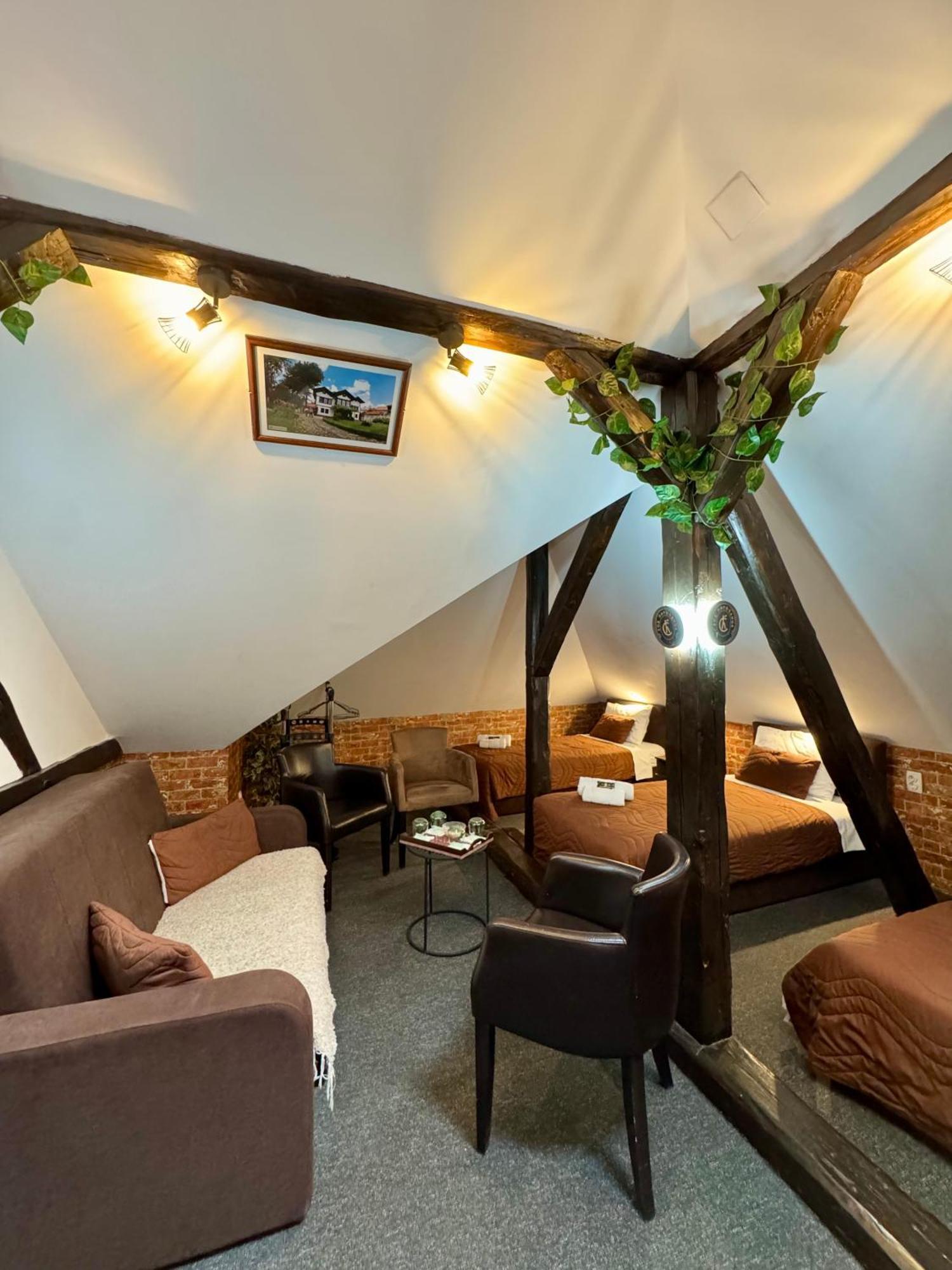 Pirocanac Rooms & Restaurant "Breakfast-Lunch-Dinner" ปิโรต์ ภายนอก รูปภาพ